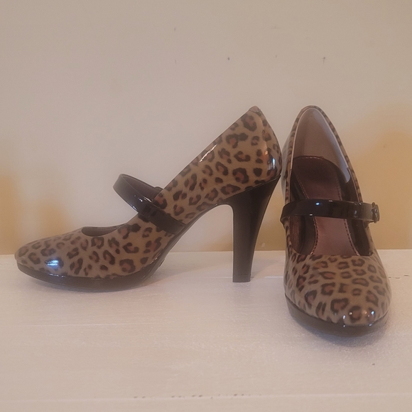 NWOT Sofft Mary Jane Brown Black Genuine Leather Leopard Mary Jane Shoes Heels - Picture 2 of 3